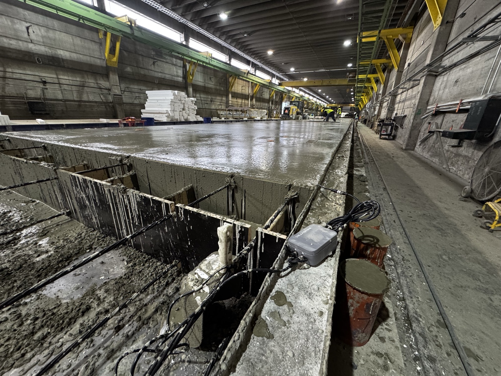 SensyCast sensor monitoring a precast concrete bed in a prestressed manufacturing plant